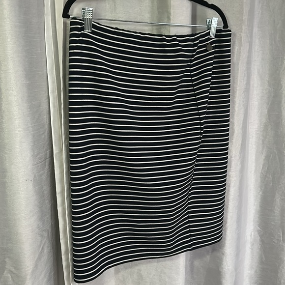 Nautical Pencil skirt 💙 - Picture 3 of 6